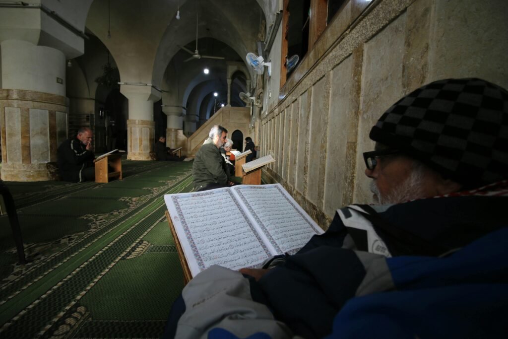 أكاديمية تقدم برامج تحفيظ القرآن الكريم